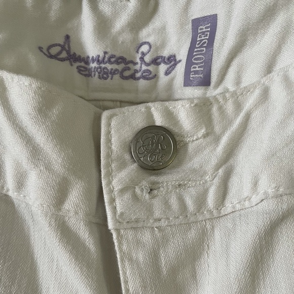 Mid rise flare jeans. Good for summer- Not worn - Picture 2 of 4